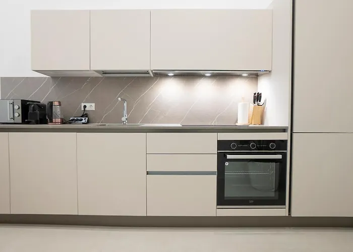 Fully Equipped, Renovated, Perfectly Located Flat *