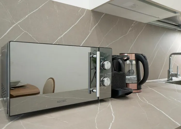 Fully Equipped, Renovated, Perfectly Located Flat *